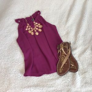 Daily Look purple sleeveless blouse